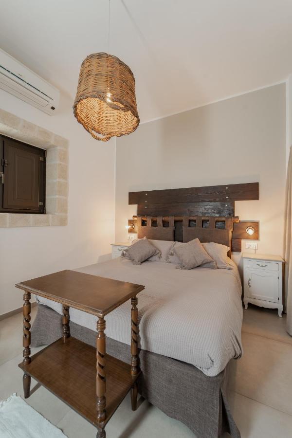 Oppure - Masseria Moderna Bed & Breakfast โปลีญาโนอามาเร ภายนอก รูปภาพ