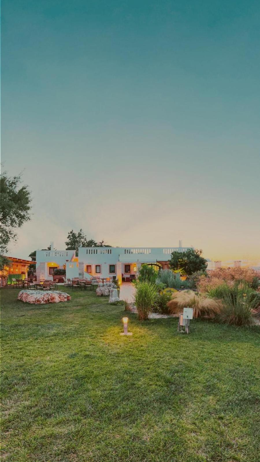 Oppure - Masseria Moderna Bed & Breakfast โปลีญาโนอามาเร ภายนอก รูปภาพ